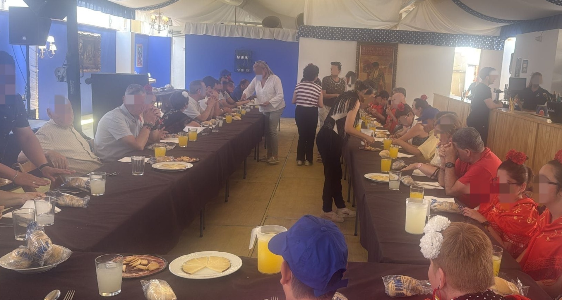 La Agrupación organiza una jornada solidaria con la Fundación Cruz Blanca en la Feria