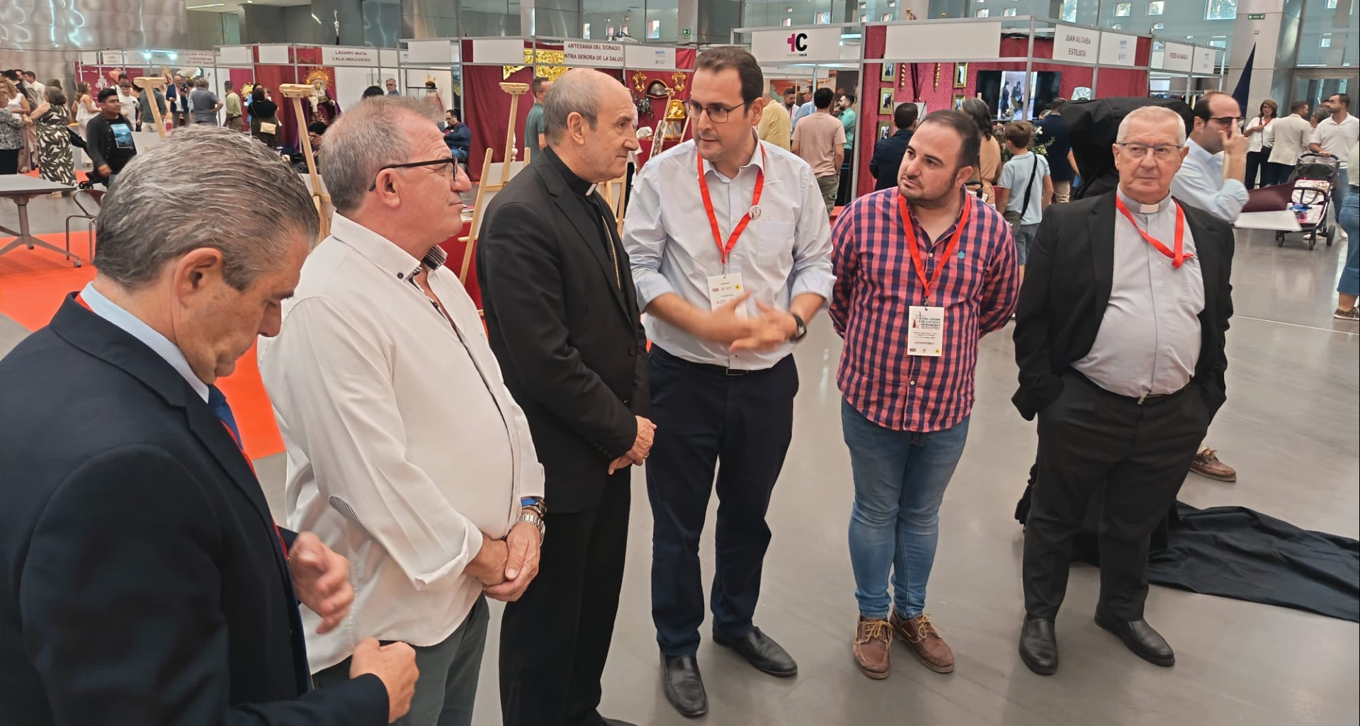 La Feria Cofrade de España e Iberoamérica recibe la visita de 6.000 personas en su primera edición
