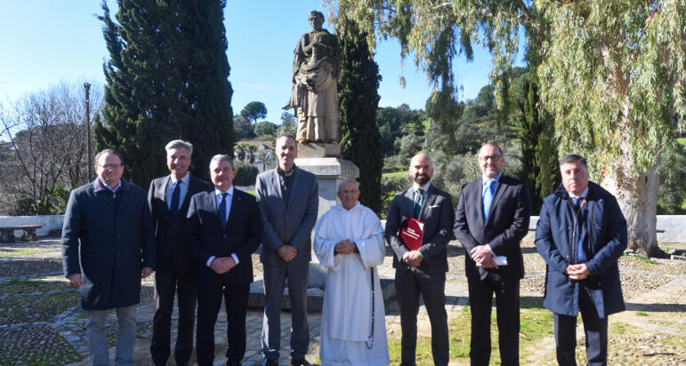 La Agrupación de Hermandades celebra la exaltación en honor al beato Álvaro de Córdoba