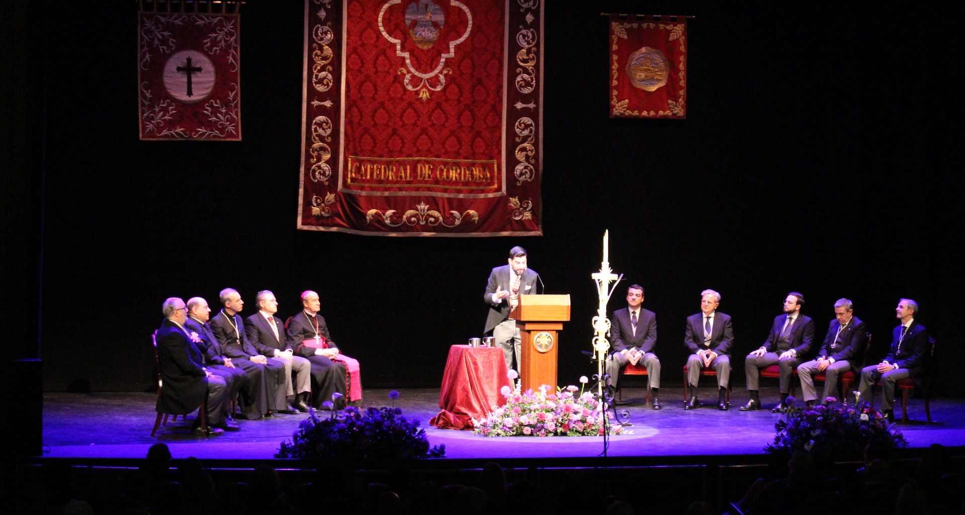 ELOY MORENO EMOCIONA A CÓRDOBA CON UN PREGÓN ÍNTIMO Y LLENO DE SENTIMIENTO EN EL GRAN TEATRO
