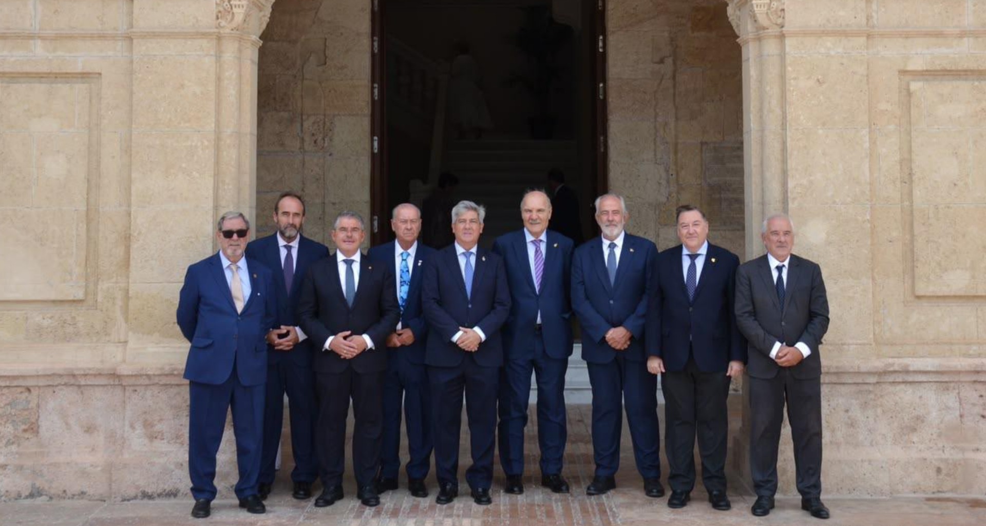 Unidad y colaboración entre las instituciones cofrades andaluzas durante su encuentro en Almería